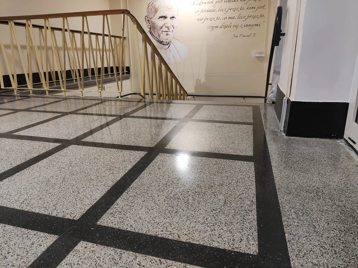 Szlifowanie Lastryko - Szkoła Masażu nr 2 - zdjęcie z realizacji